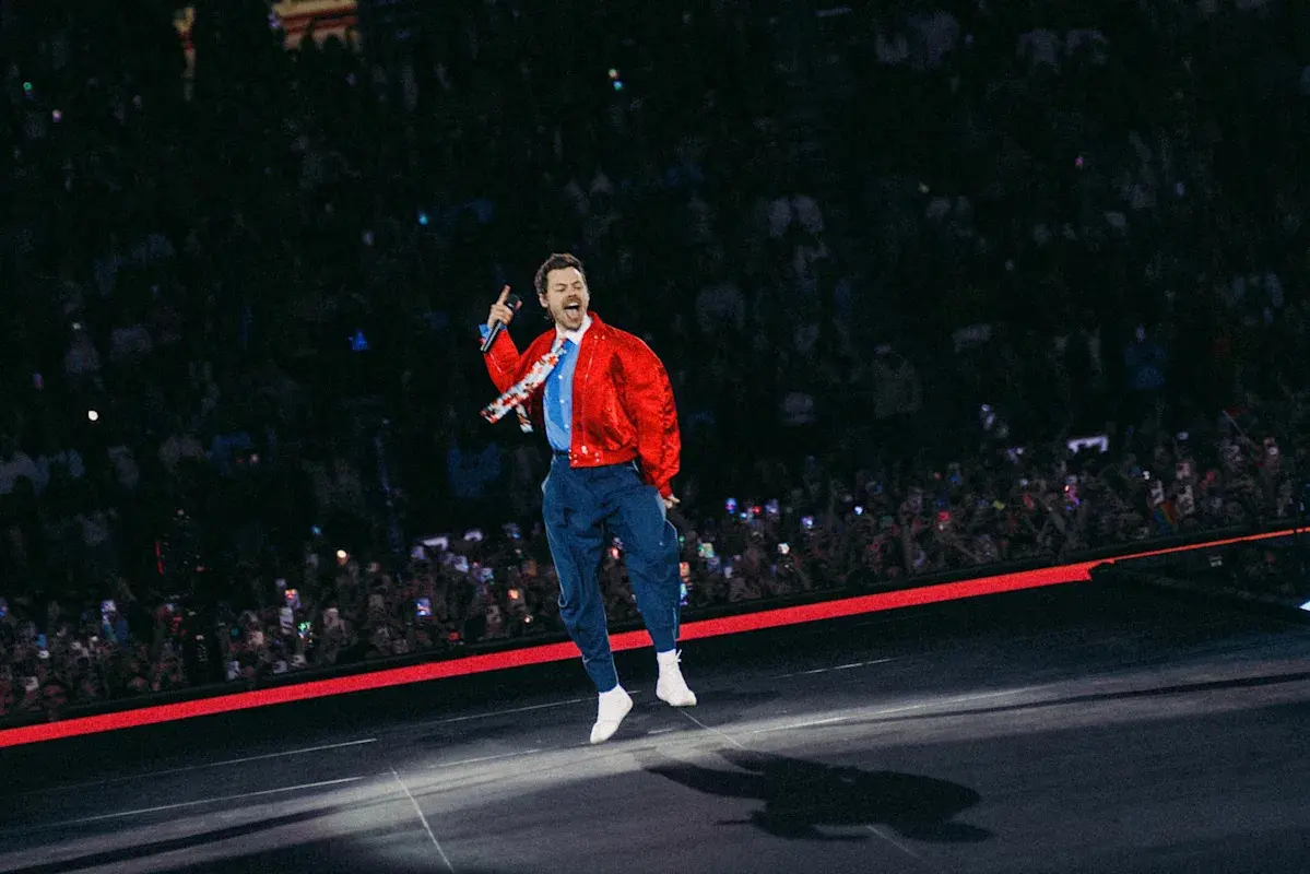 Harry Styles' Tour Team Reviews Stage After Fan Outcry