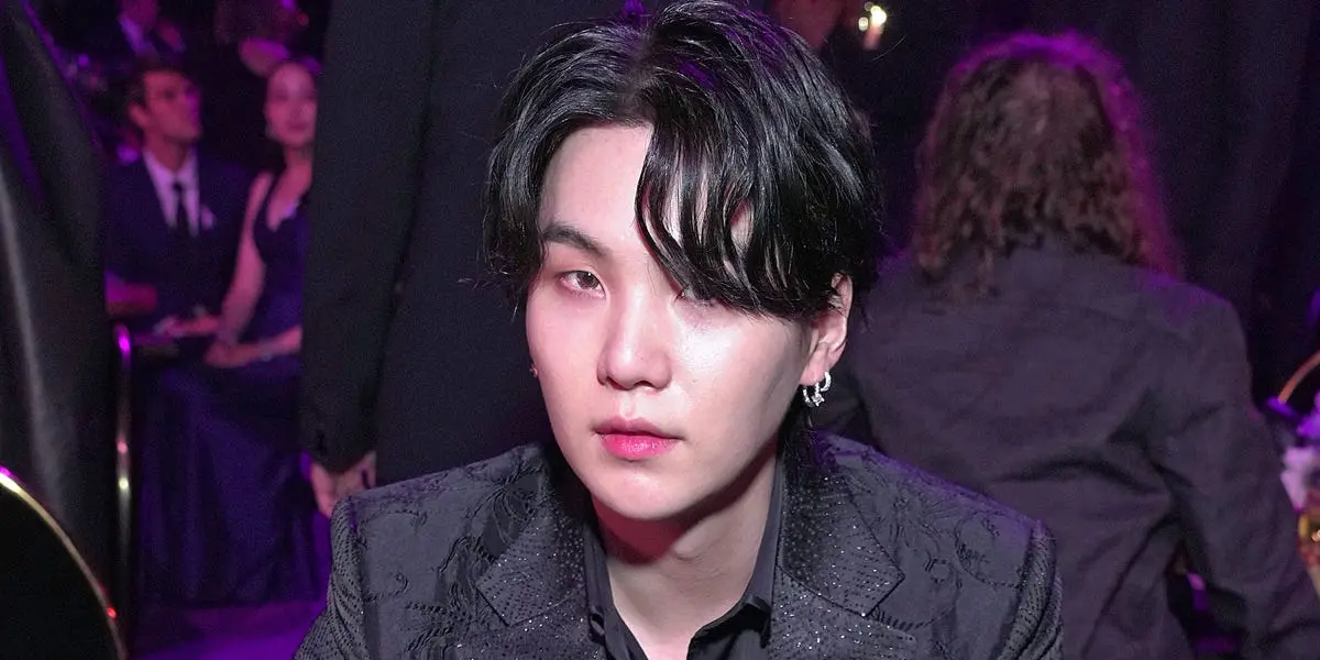 BTS' Suga broke down on stage and struggled to get through the last 3 tracks of his concert. When he cried, I cried too.